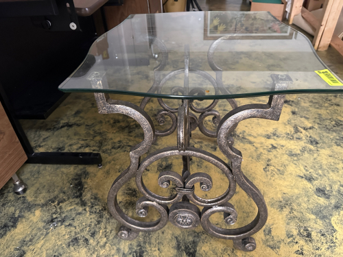 SMALL GLASS END TABLE W/ METAL BASE.