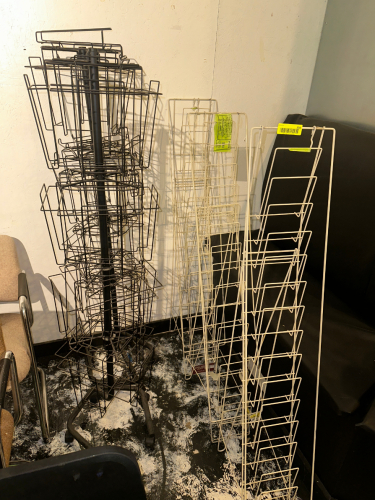 (1) LOT OF ASSORTED WIRE CARD DISPLAY RACKS