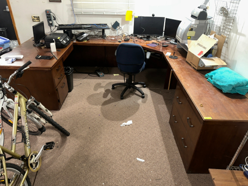 U SHAPED WOODEN OFFICE DESK W/ CHAIR.