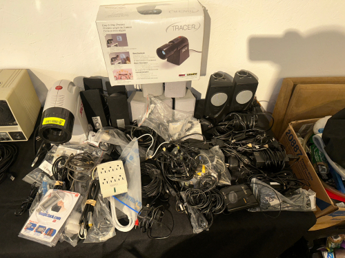(1) LOT OF ASSORTED ELECTRONICS