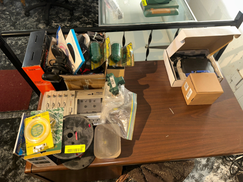 (1) LOT OF ASSORTED ELECTRONICS