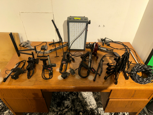 (1) LOT OF ASSORTED ELECTRONICS - SEE ADDITIONAL IMAGES.