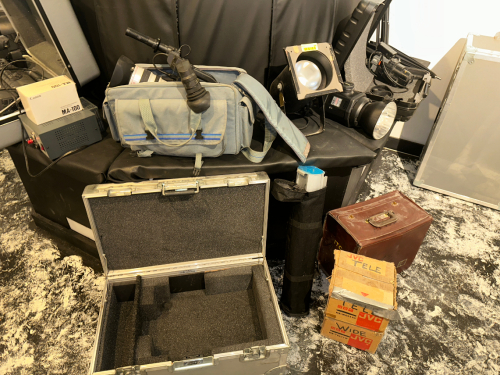 (1) LOT OF ASSORTED ELECTRONICS - SEE ADDITIONAL IMAGES.