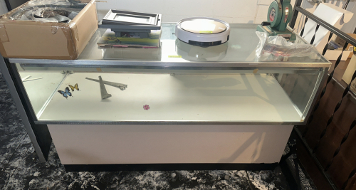 60" GLASS SHOW CASE.