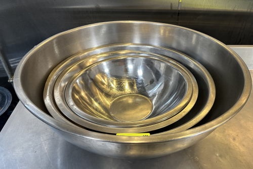 (4) STAINLESS MIXING BOWLS