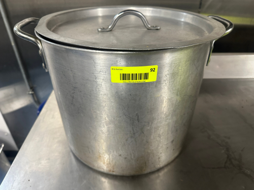 25 QT STOCK POT WITH LID.