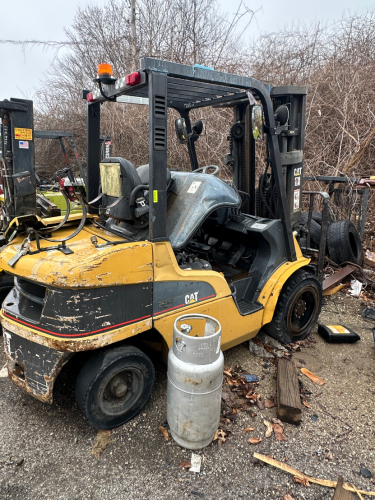 CAT LP FORK LIFT. ( NOT IN WORKING ORDER )
