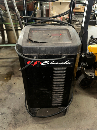 SCHUMACHER BATTERY CHARGER STARTER BOX.