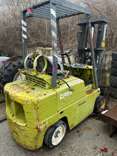CLARK C50045 LP FOR LIFT. IN RUNNING ORDER. NO BRAKES.
