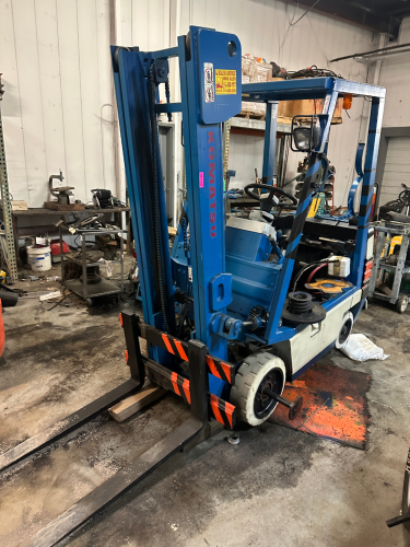KOMATSU LP FORK LIFT ( NOT IN WORKING ORDER )