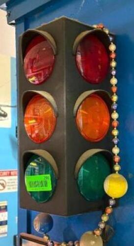 5" X 12" THREE WAY WALL MOUNTED STOP LIGHT DECOR