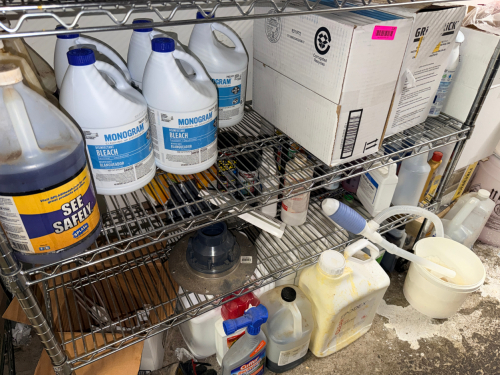 (1) LOT OF ASSORTED CLEANING SUPPLIES AND CHEMICALS.