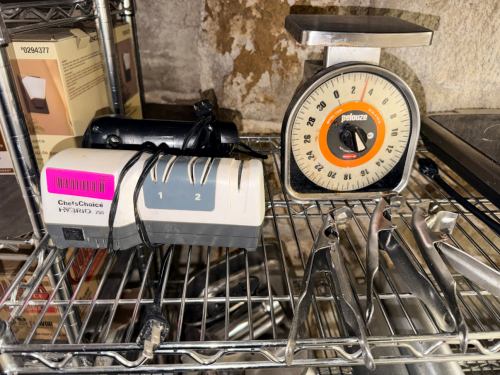(2) ELECTRIC KNIFE SHARPENERS AND (1) SCALE.