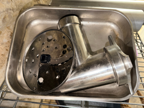 GRINGER ATTACHMENT FOR MIXER.