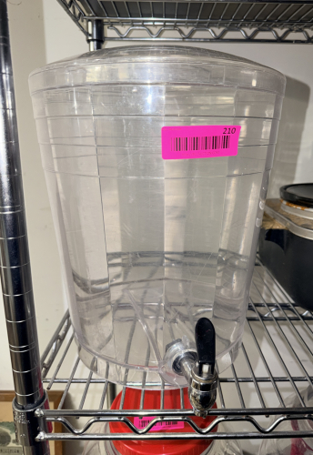 PLASTIC BEVERAGE DECANTER W/ NOZZLE.