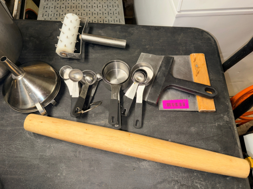 (1) LOT OF ASSORTED UTENSILS.
