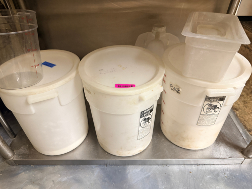 (3) 22 QT PLASTIC CONTAINERS W/ LIDS