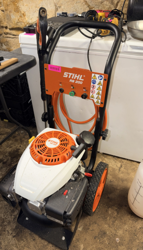 STIHL RB200 GAS POWERED PRESSURE WASHER W/ WAND.