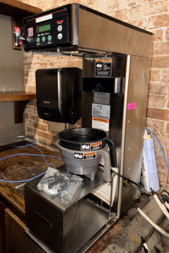 BUNN COMMERCIAL BREWER S/ STAINLESS DECANTER.