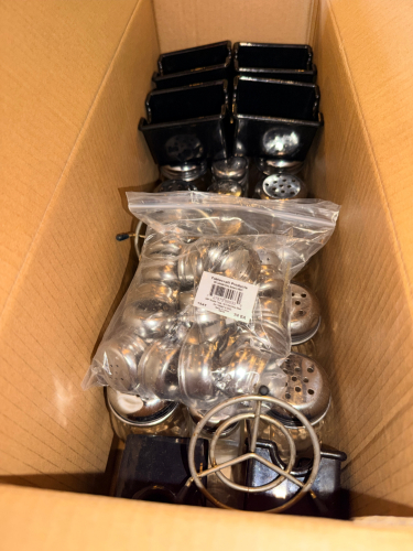 (1) BOX OF ASSORTED SALT AND PEPPER SHAKERS, TABLE TENTS, AND SUGAR CADDYS.