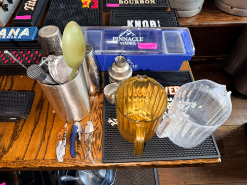 (1) LOT OF BAR SUPPLIES