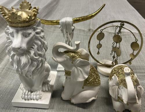 LARGE LOT OF ASSORTED D&Eacute;COR