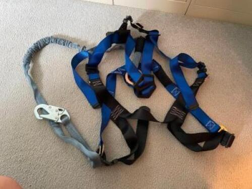 (2) NSI HIGHLANDER BACK D-RING & TONGUE BUCKLE LEG SRAPS FALL PROTECTION HARNESS W/ STORAGE BAG