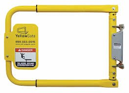 (1) UNIVERSAL SWING SAFETY GATE