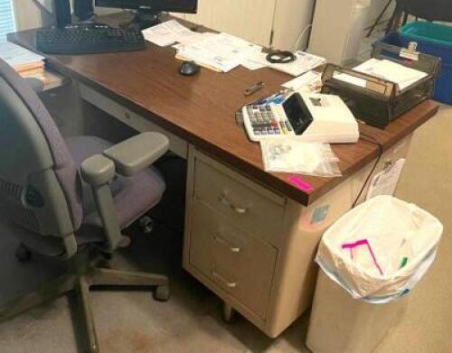 METAL/COMPOSITE OFFICE DESK