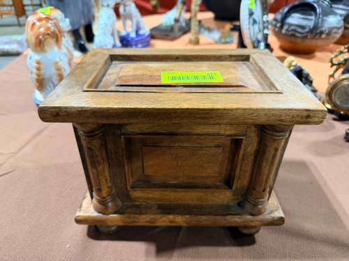 SMALL WOODEN STORAGE BOX