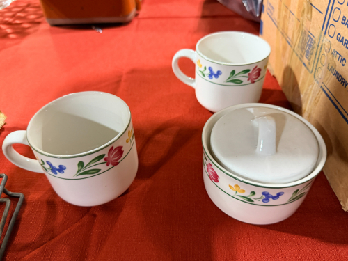 DECORATIVE TEA SET