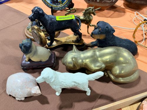 LOT OF ASSORTED D&Eacute;COR