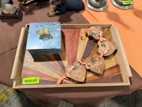 LOT OF ASSORTED D&Eacute;COR