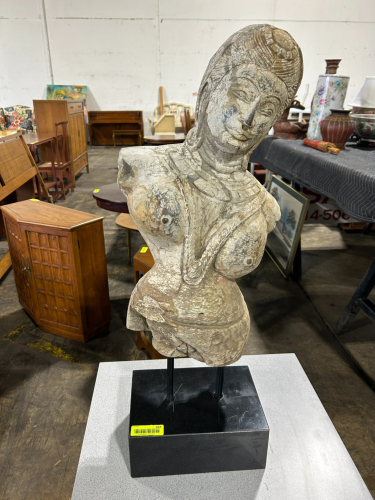 SCULPTURE WITH GREY BOX STAND