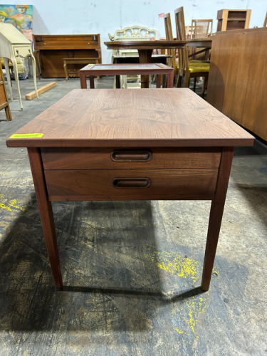 MID CENTURY MODERN SIDE TABLE WITH DRAWS