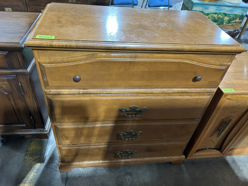 VINTAGE TRADITIONAL STYLE CHEST WITH DRAWS