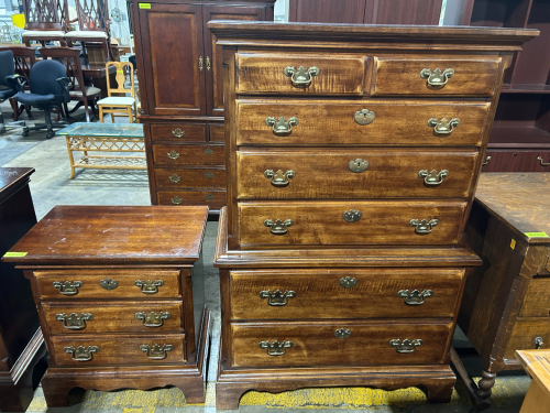 2 PIECE BEDROOM SET WITH WOODEN CHEST AND NIGHT STAND