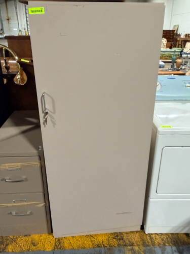 CABINET WITH KEY