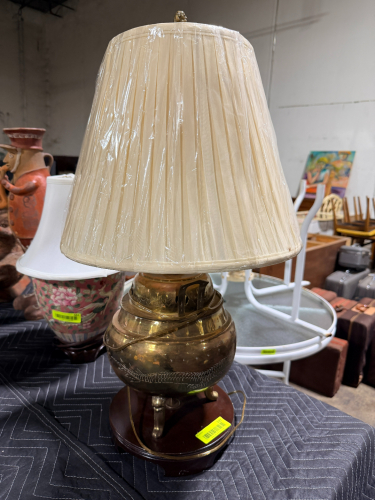 TABLE LAMP