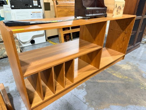 VINTAGE MID-CENTURY MODERN TEAK VINYL RECORD STORAGE CABINET