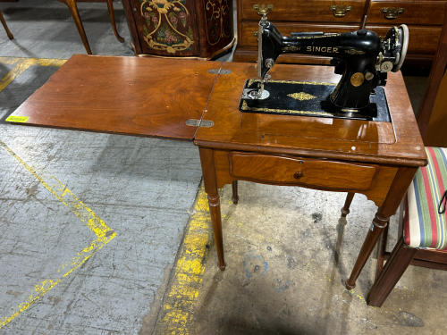 VINTAGE SINGER SEWING MACHINE SET INTO A MATCHING WOODEN CABINET TABLE