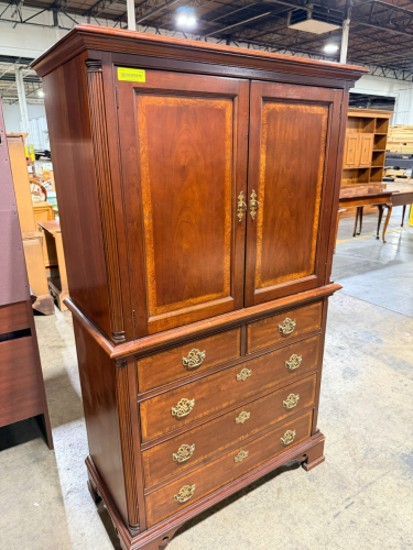 PENNSYLVANIA HOUSE WOODEN GENTLEMEN'S CHEST