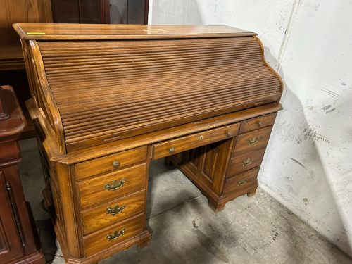 PENNSYLVANIA HOUSE VINTAGE ROLL TOP DESK