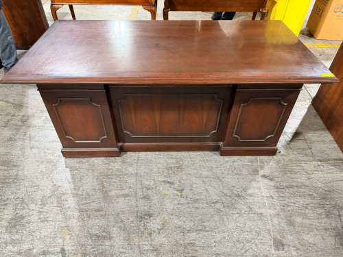 EXECUTIVE WOODEN DESK