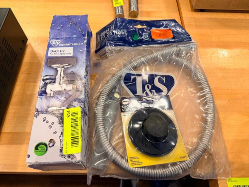(1) LOT OF ASSORTED PLUMBING AND CLEANING ITEMS.