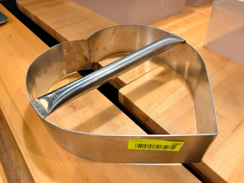 HEART SHAPED STAINLESS PIZZA CUTTER.