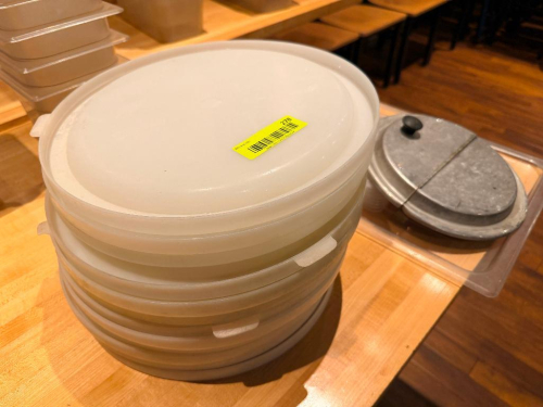 (1) LOT OF ASSORTED PLASTIC LIDS.