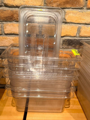 (6) 1/3 PLASTIC INSERTS W/ LIDS.