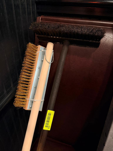 (2) OVEN BRUSHES W/ (5) NEW BRUSH HEADS.
