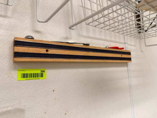 15" MAGNETIC KNIFE HOLDER.